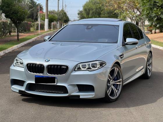 BMW M5 4.4 V8 32V GASOLINA 4P AUTOMÁTICO BMW M5 4.4 V8 32V GASOLINA 4P AUTOMÁTICO